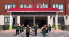 排练消防安全操的形式加强全校学生的消防安全教育