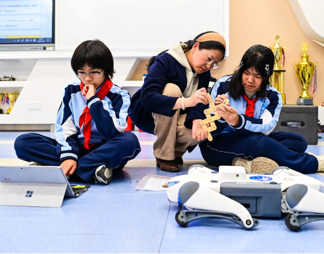 新模态的语文课正在把沉淀数十年的主题教育与AI技能深度交融